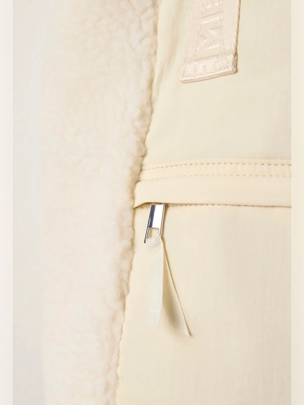 Slopes Sherpa bucket bag